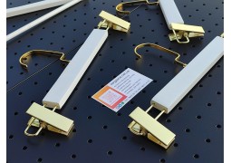 Вішалка з прищіпками  та позолоченим гачком 35х1см (біла)